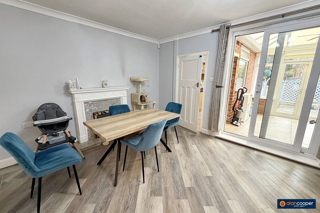 Property photo 3 of 11 4589274