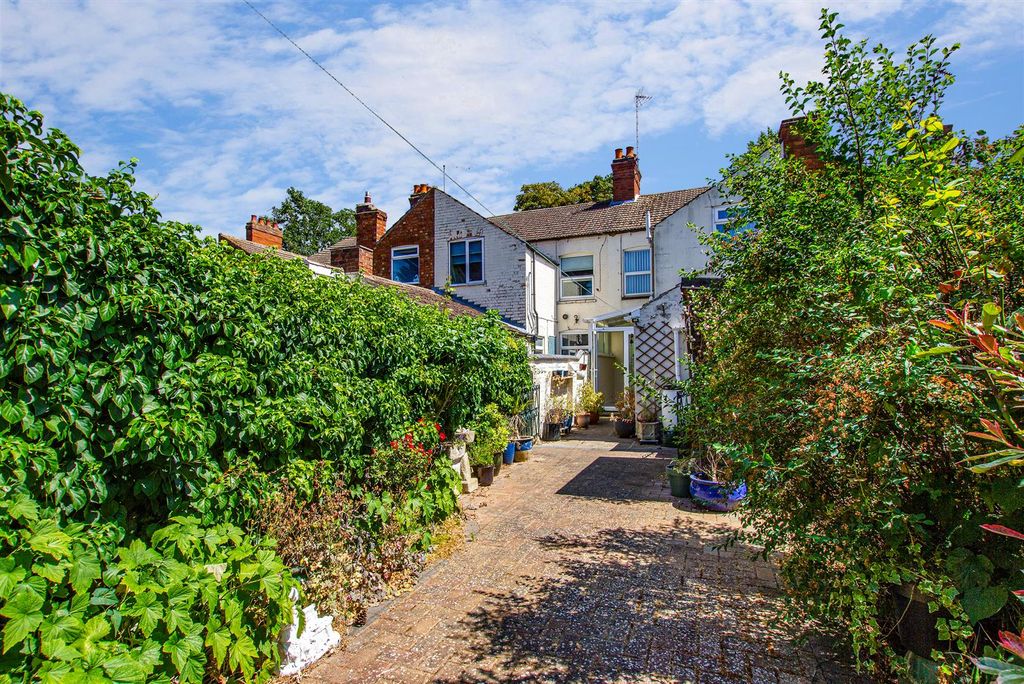 Property photo 3 of 15 Garden