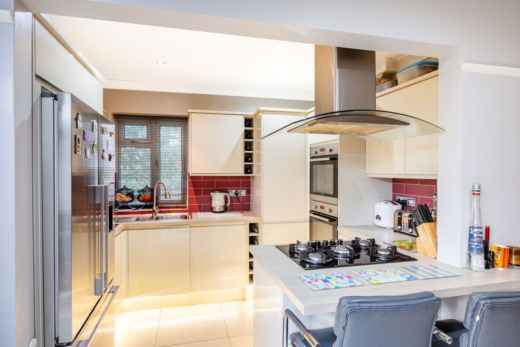 Property photo 3 of 18