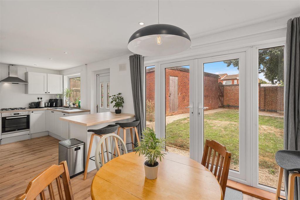 Property photo 2 of 16 95 Ferriston, Banbury-10.Jpg
