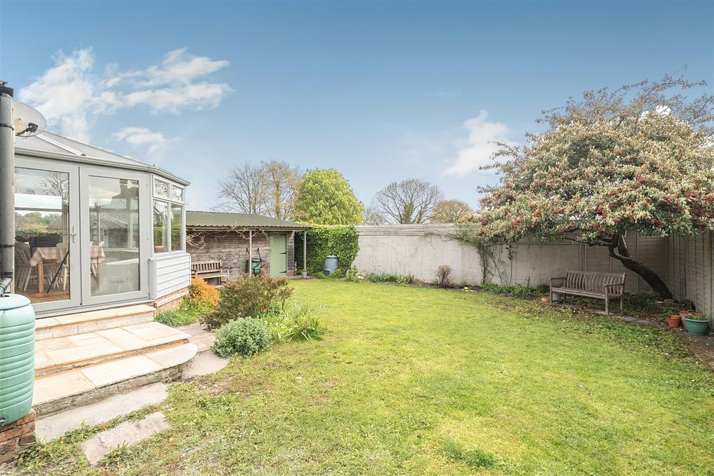 Property photo 3 of 28 Garden