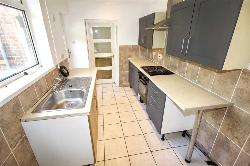 Property photo 3 of 6 Kitchen