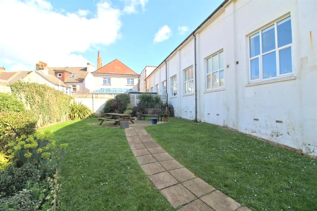 Property photo 2 of 14