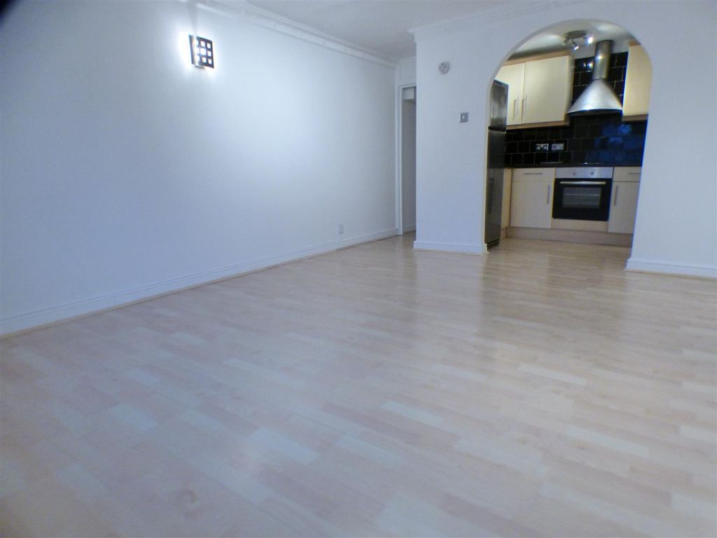 Property photo 3 of 10 6110292