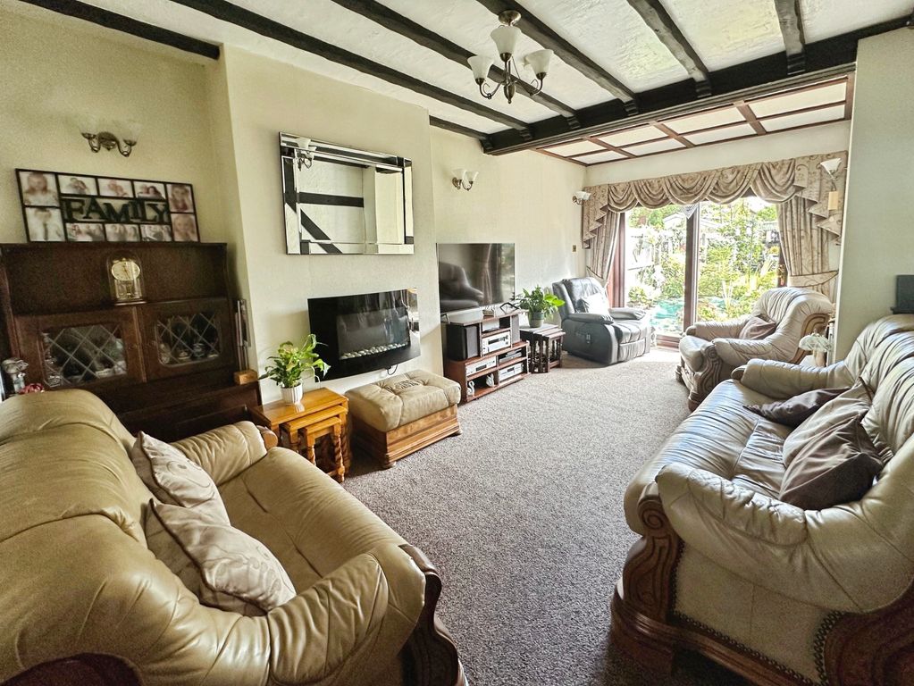 Property photo 2 of 13 Lounge