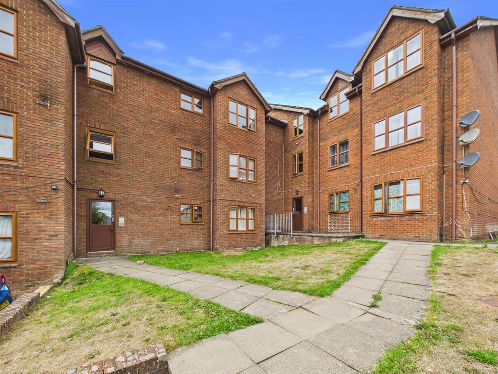 Property photo 1 of 11 Cam01563G0-Pr0325-Still010.Jpg