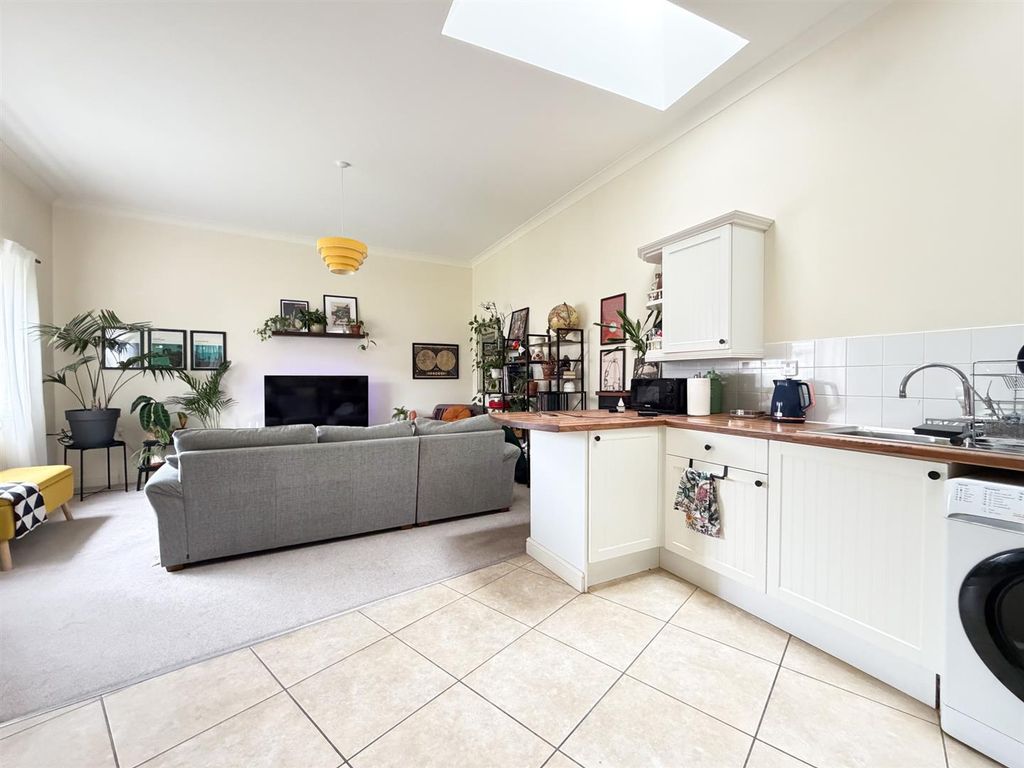 Property photo 3 of 14 Image00004.Jpg