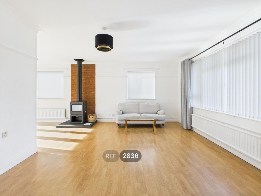 Property photo 2 of 31 Living/Dining Room