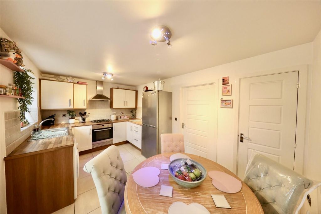 Property photo 2 of 15 Kitchen Diner