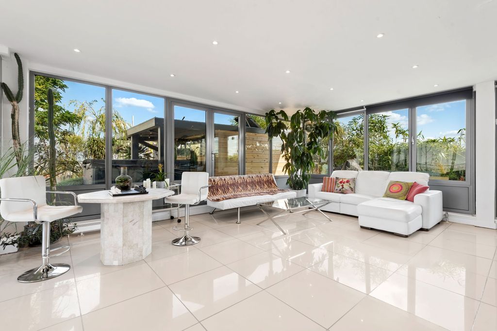 Property photo 2 of 24