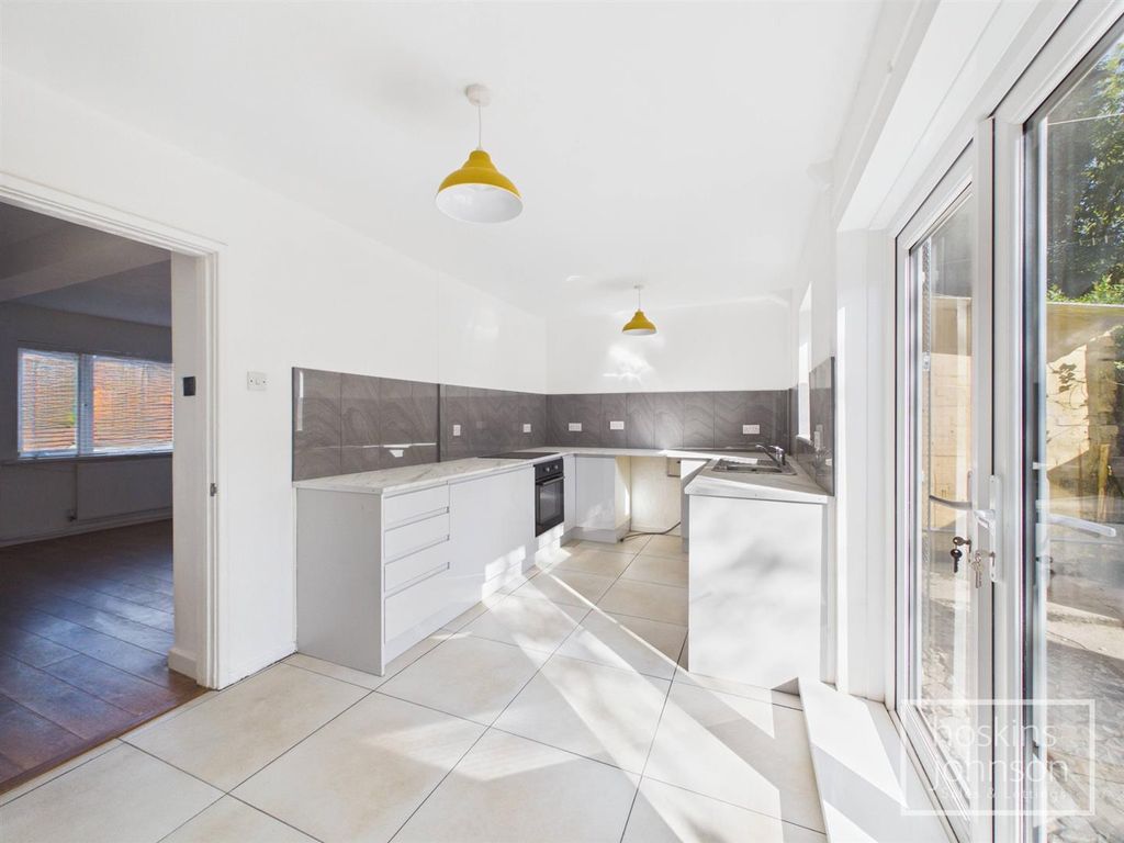 Property photo 3 of 17 Kitchen/Diner