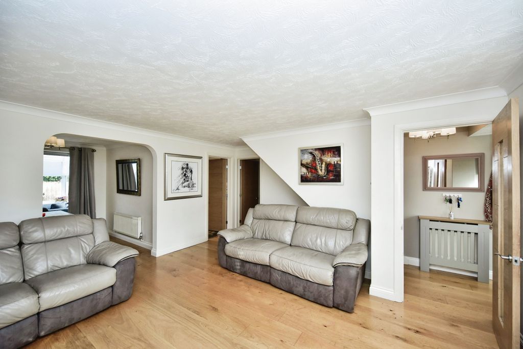 Property photo 2 of 17 Lounge