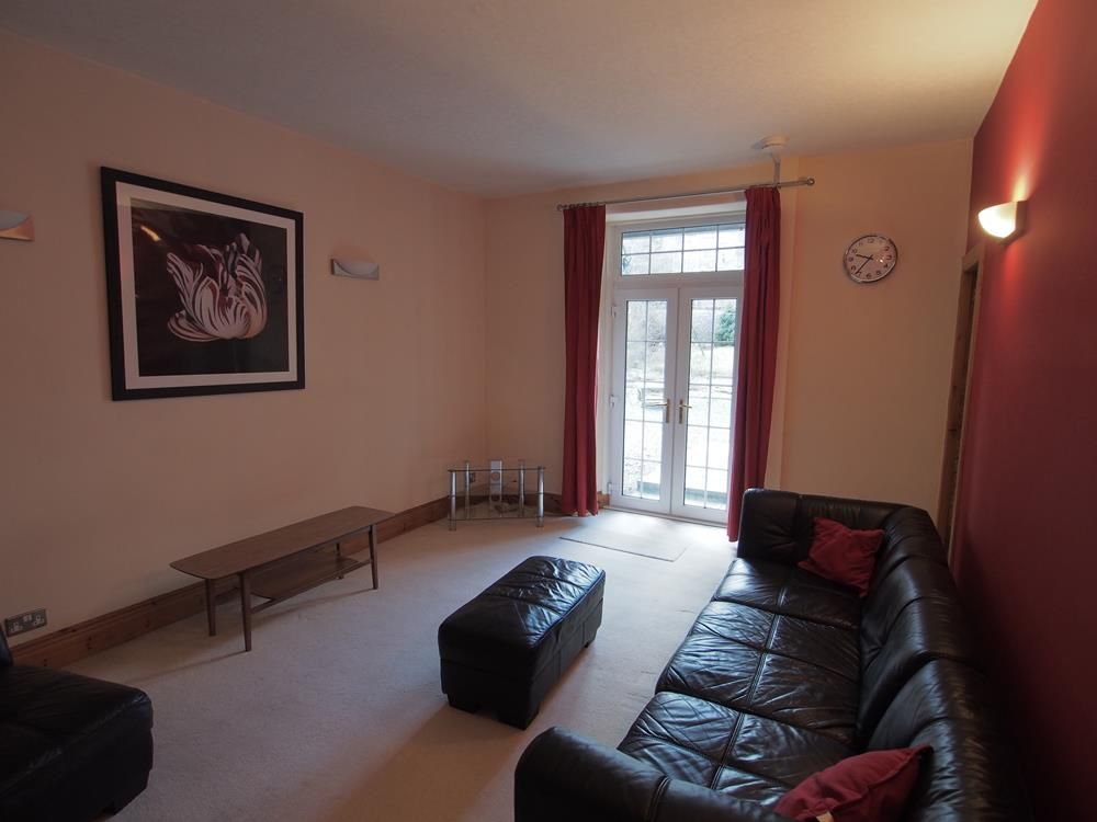 Property photo 2 of 11 Lounge