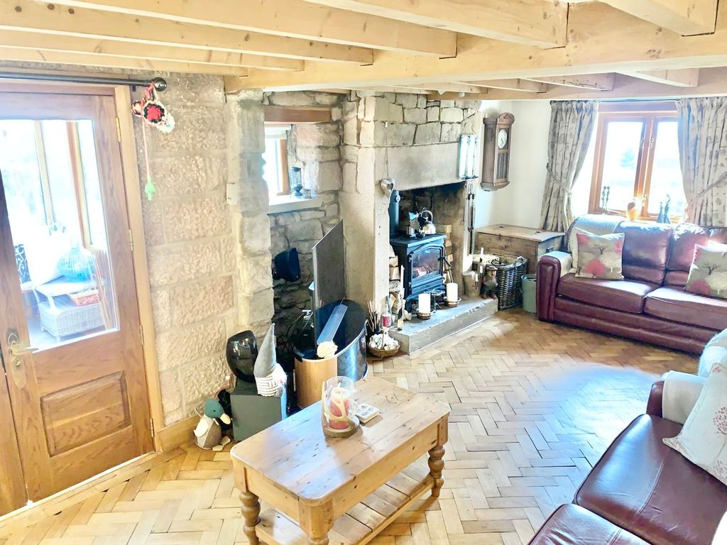 Property photo 3 of 32