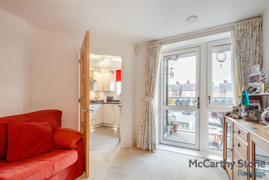 Property photo 2 of 24 8671987-Interior14.Jpg