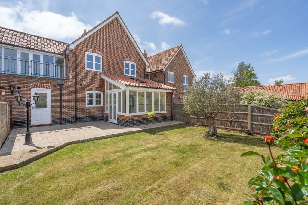 Property photo 2 of 25