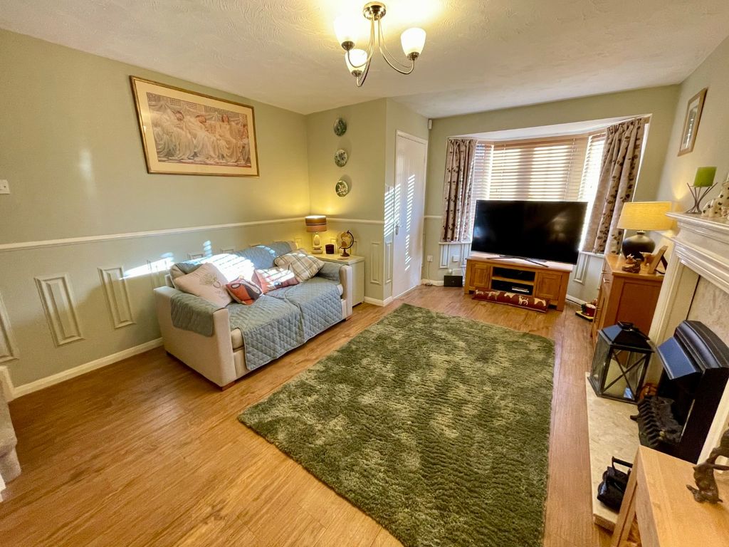 Property photo 2 of 11 4956373