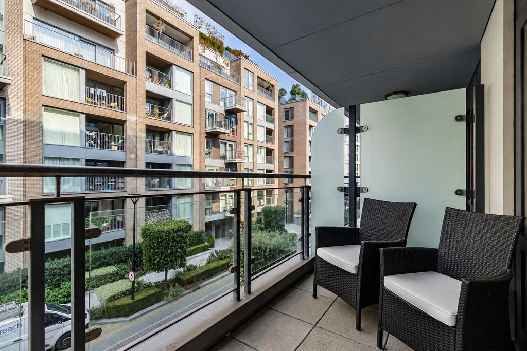 Property photo 2 of 14 Balcony