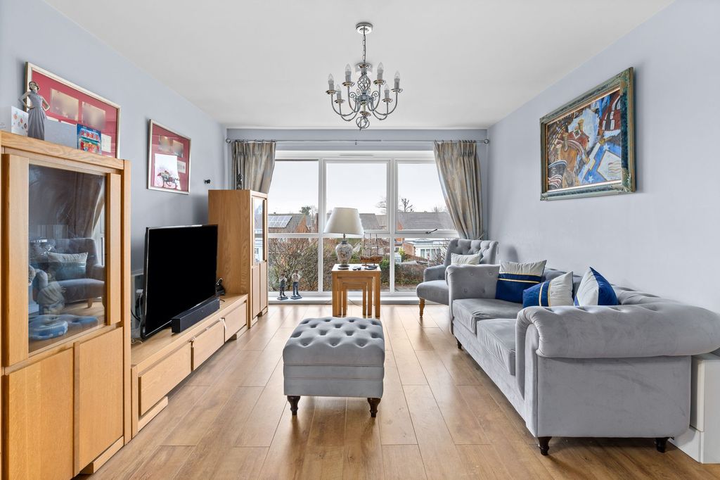 Property photo 3 of 14