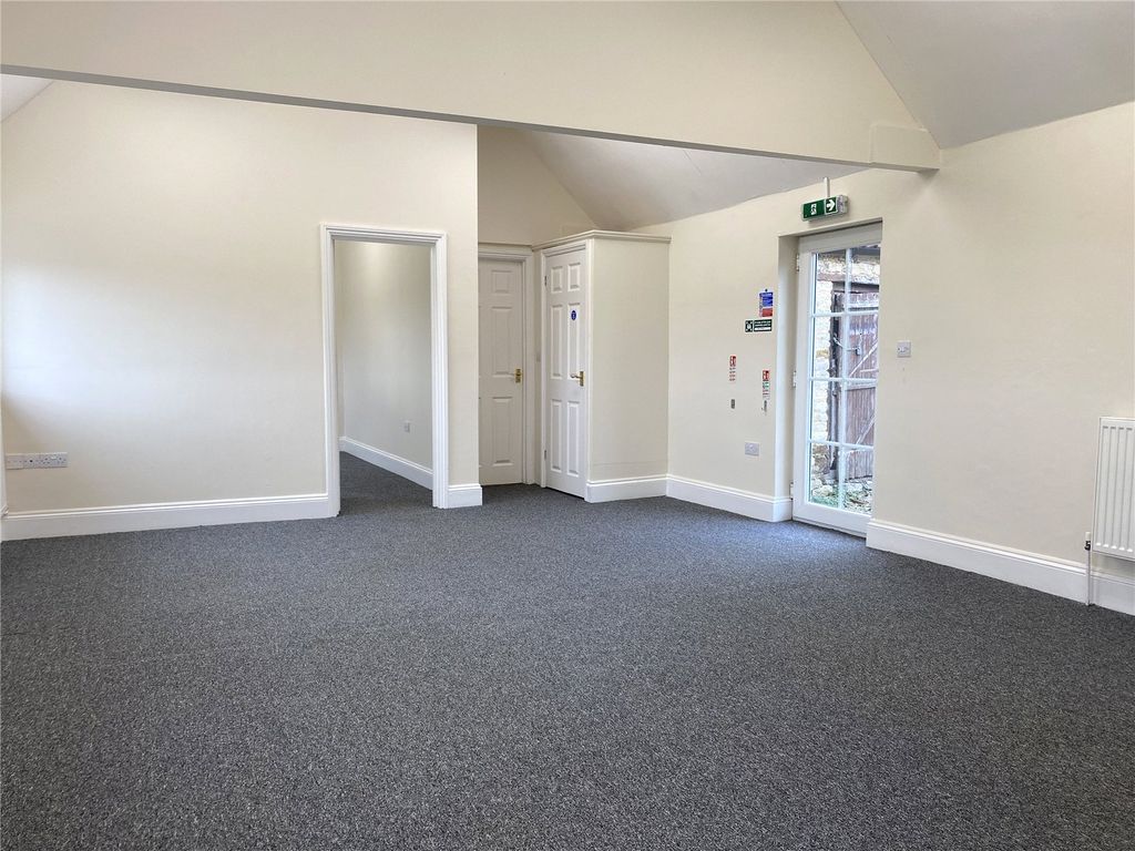 Property photo 2 of 6 Picture No. 14