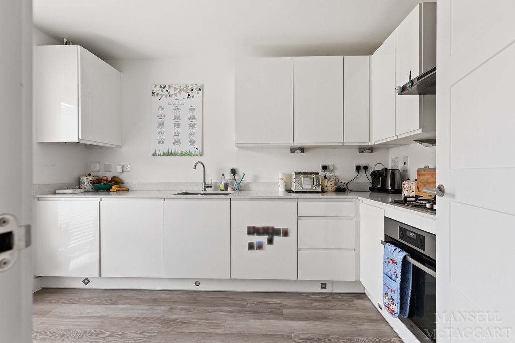 Property photo 2 of 28