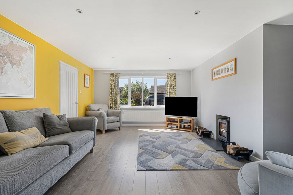 Property photo 3 of 19 Sitting Room