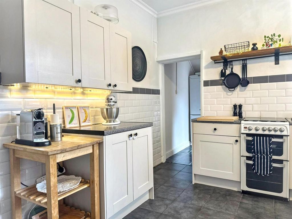 Property photo 2 of 29 Kitchen