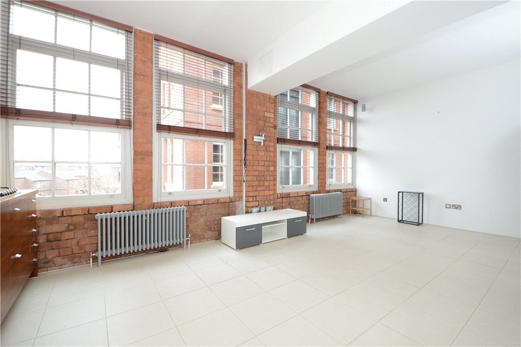 Property photo 1 of 10 Reception/Kitchen