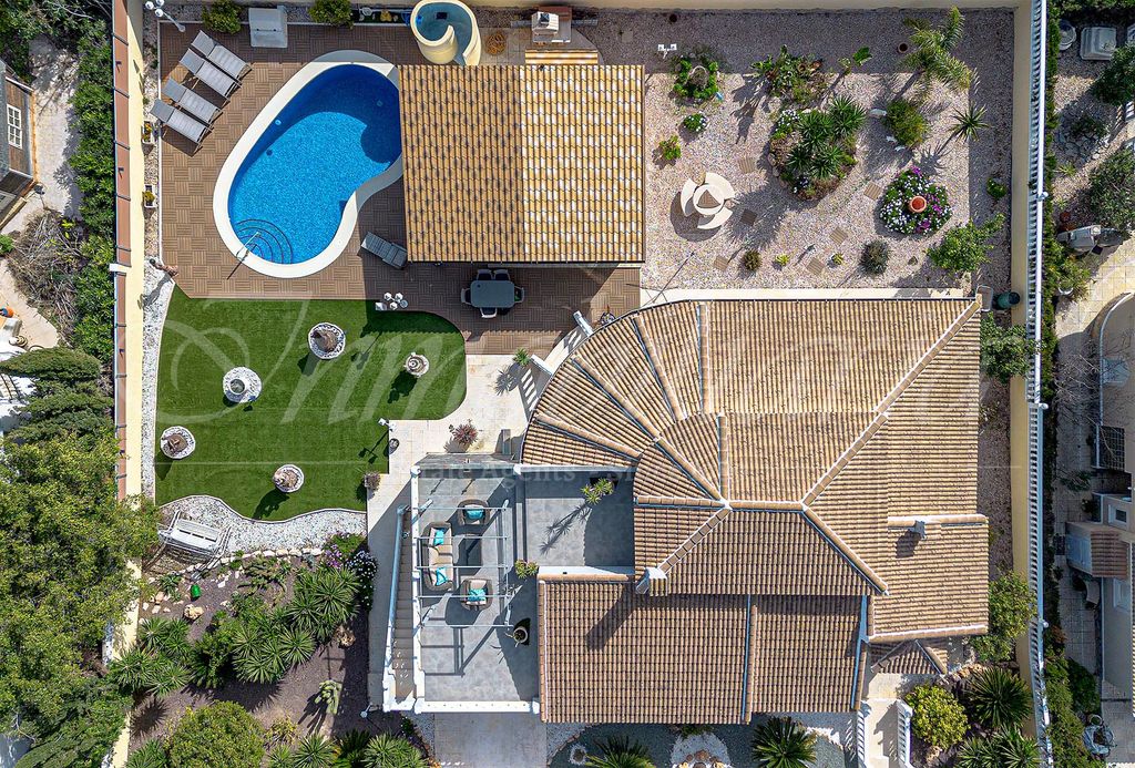 Property photo 2 of 45