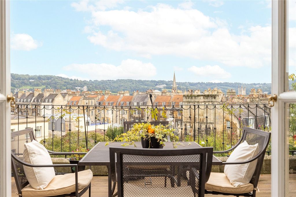 Property photo 3 of 12 Roof Terrace