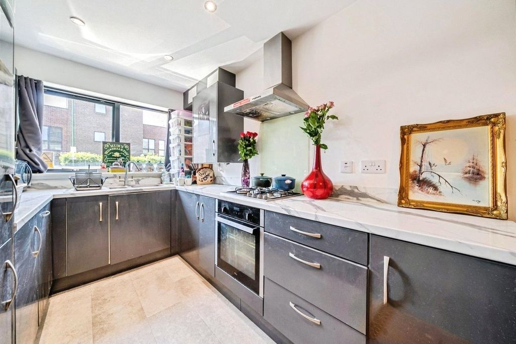 Property photo 2 of 17 Kitchen