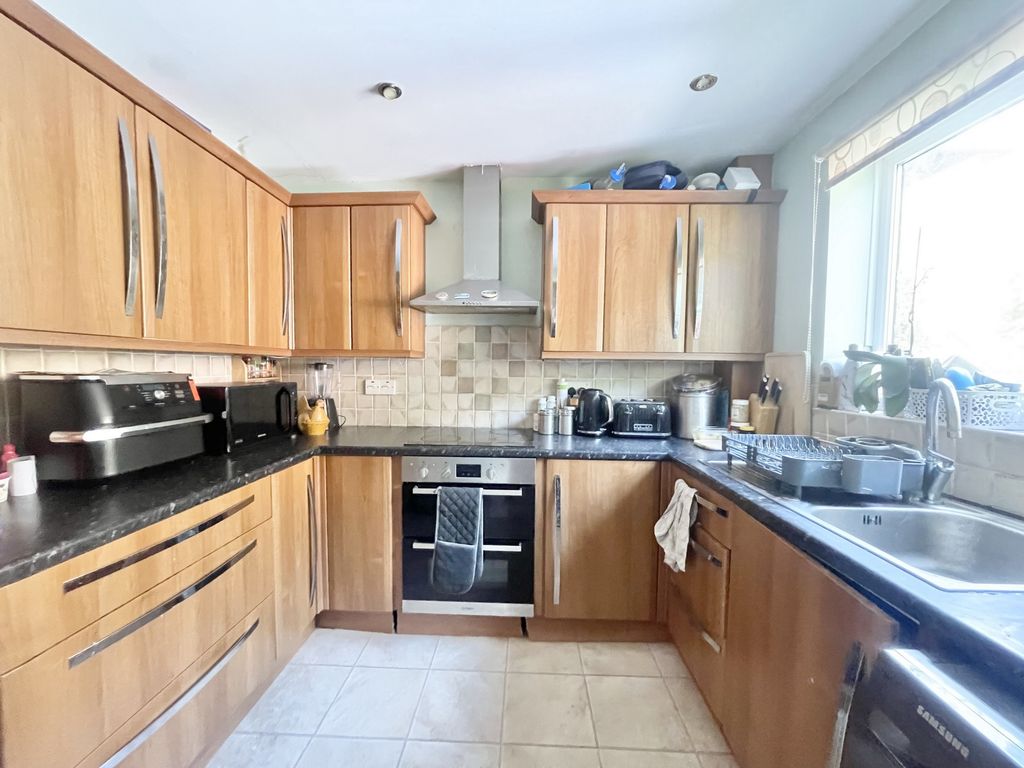 Property photo 3 of 16 Photo 11