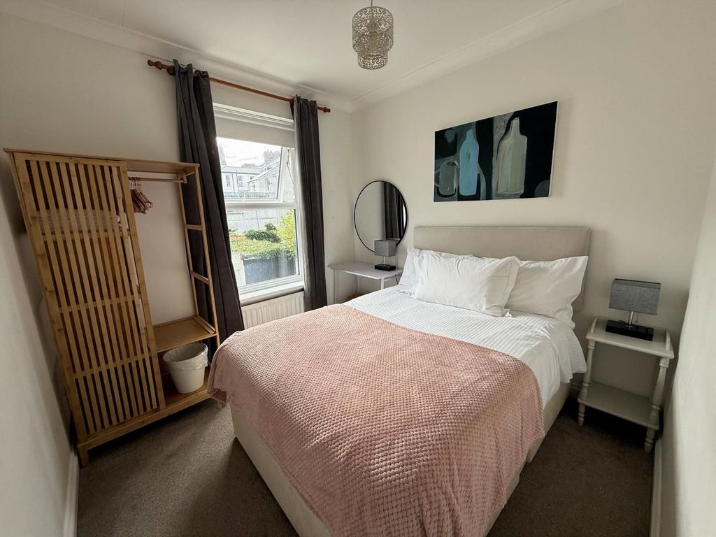 Property photo 1 of 5 Coach Lounge .Jpg