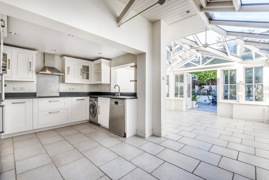 Property photo 3 of 9 4