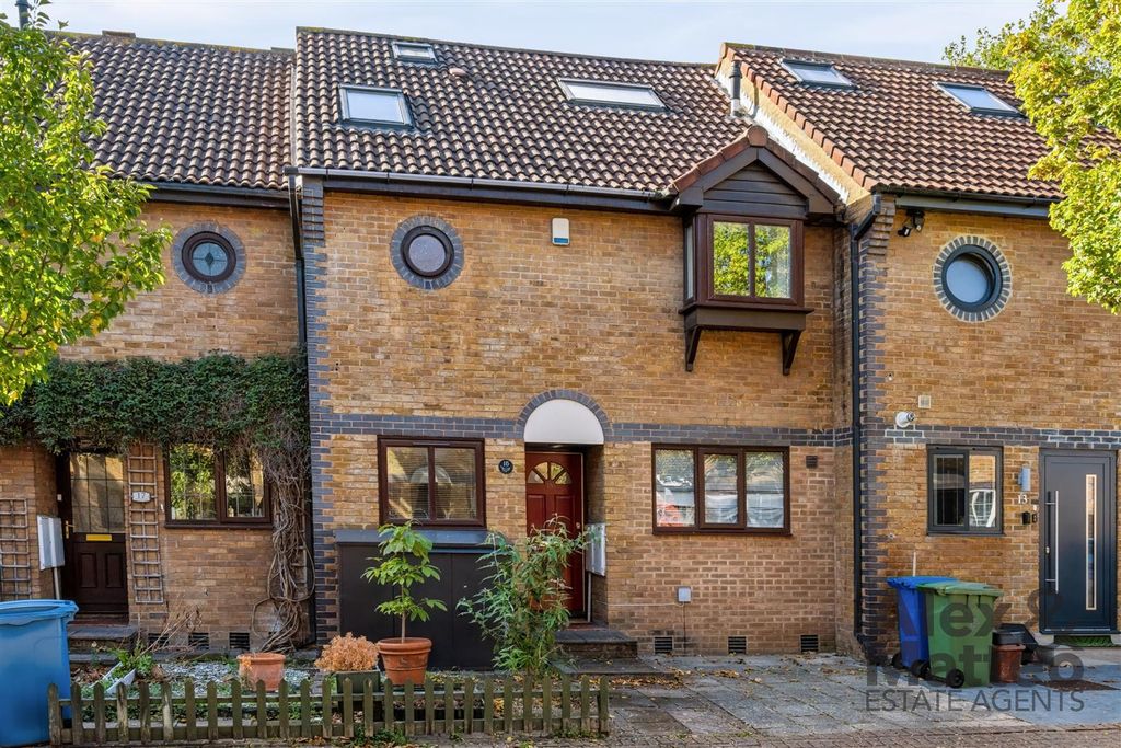 Property photo 1 of 44 Fishermans Drive