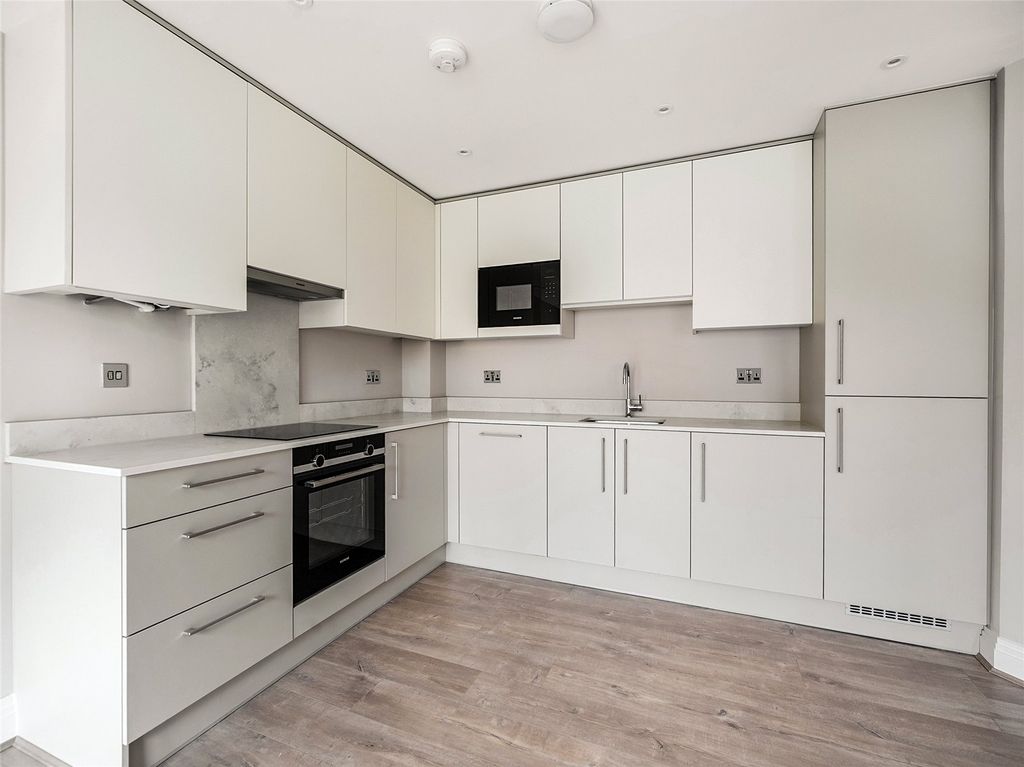 Property photo 2 of 7 Kitchen