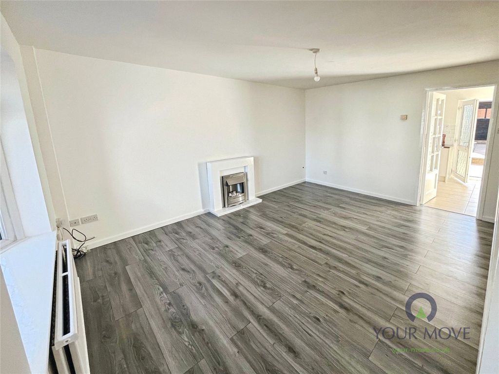 Property photo 3 of 13 Lounge