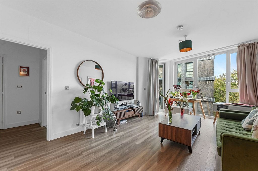 Property photo 1 of 17 Reception