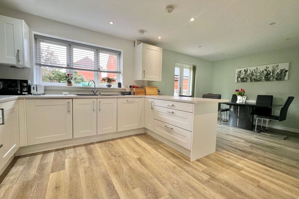 Property photo 3 of 18 Picture No. 11