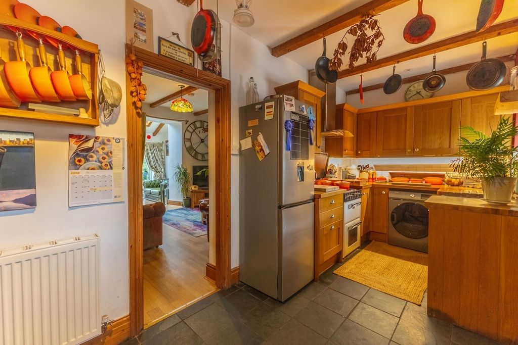 Property photo 2 of 32