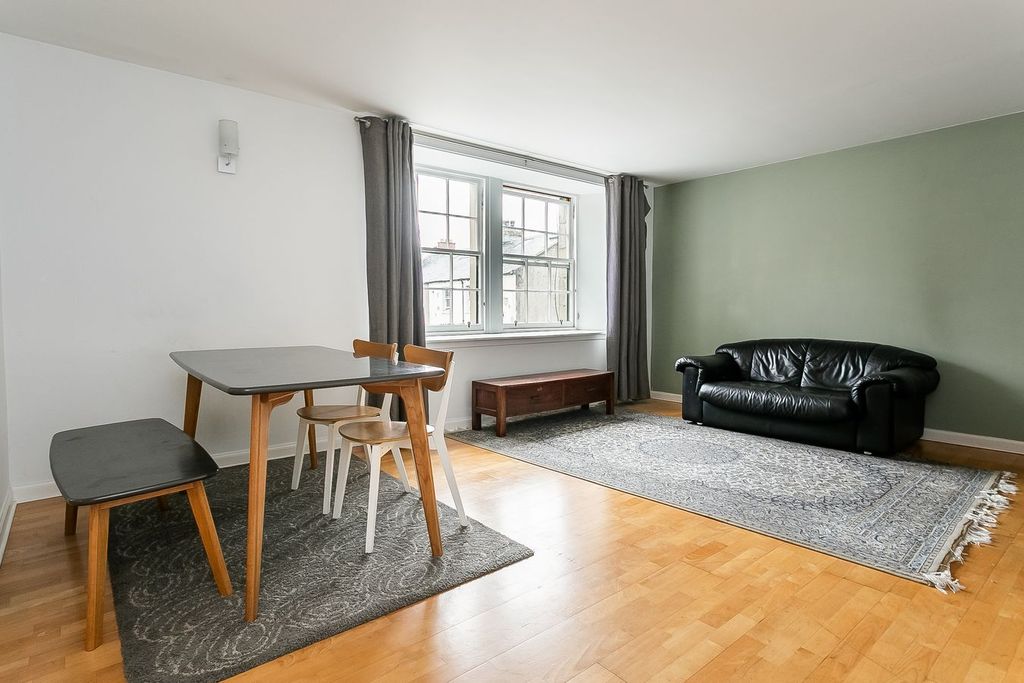 Property photo 2 of 31