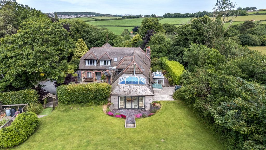 Property photo 2 of 40 Picture No. 05