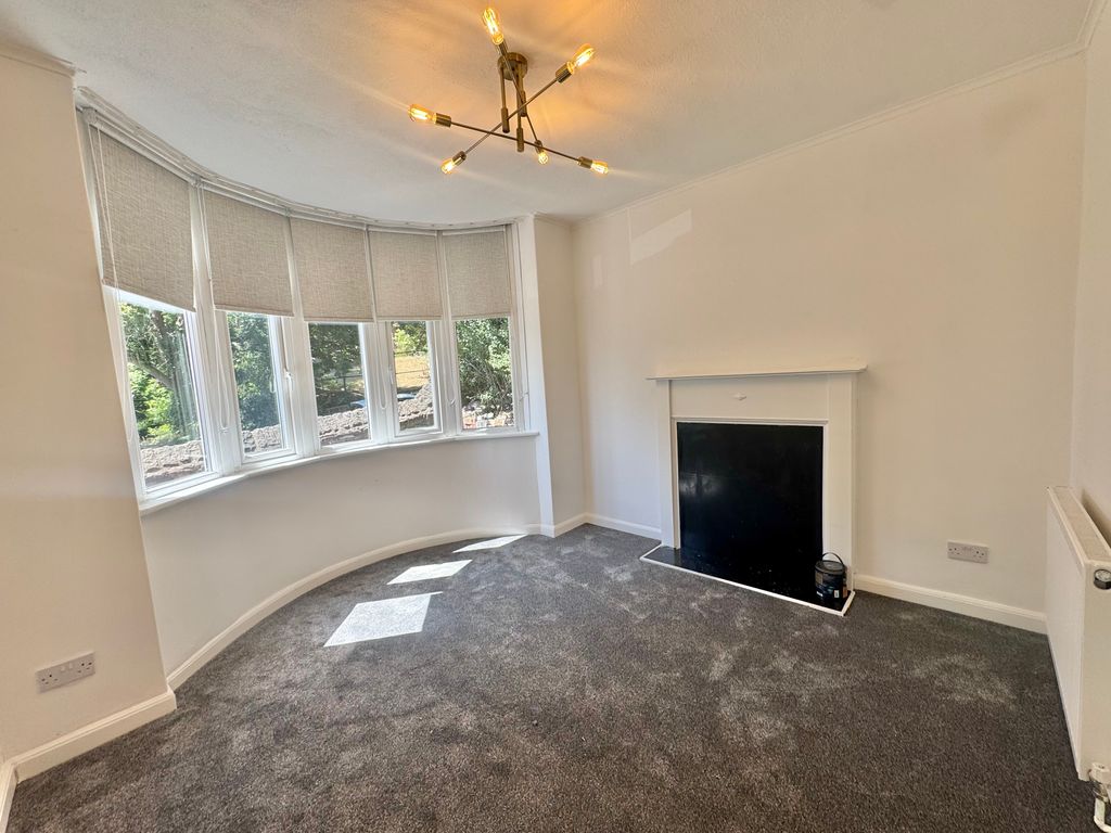 Property photo 1 of 9 Living Room