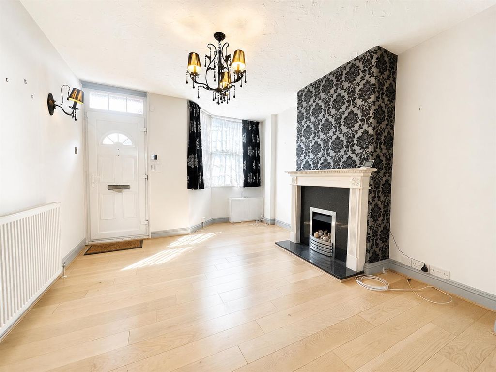 Property photo 3 of 12 Coopers Estate Agents