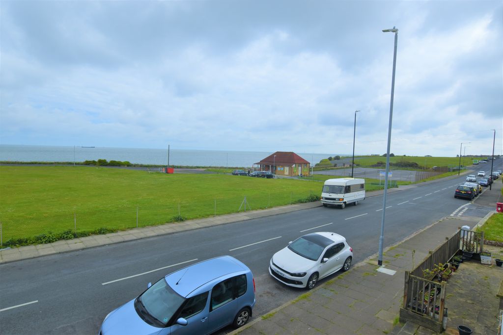 Property photo 2 of 11 Sea View