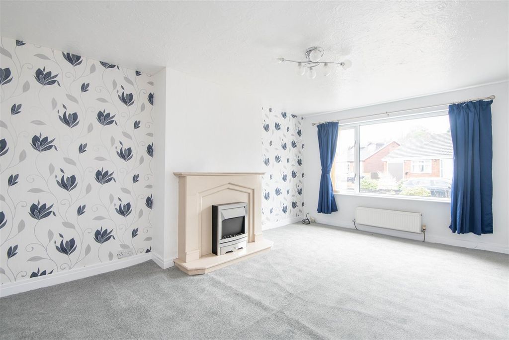 Property photo 2 of 21 Lounge