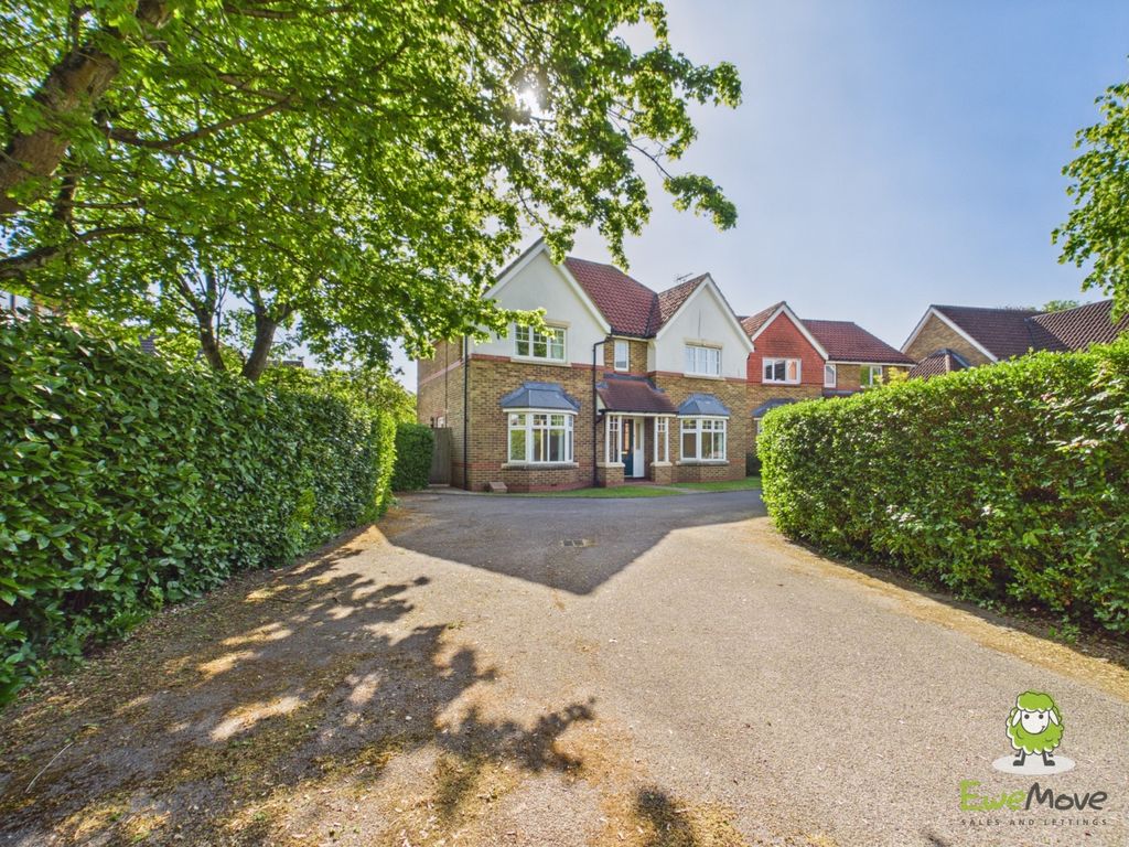 Property photo 1 of 36 Ewemove Estate Agents Basingstoke