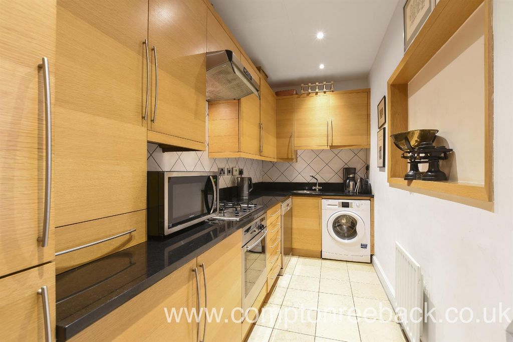 Property photo 2 of 10 Kitchen