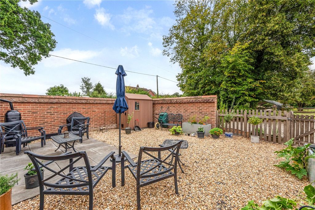 Property photo 3 of 12 Garden