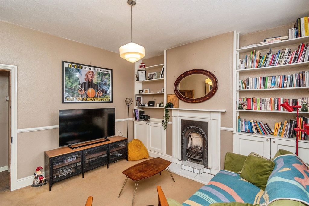 Property photo 3 of 17